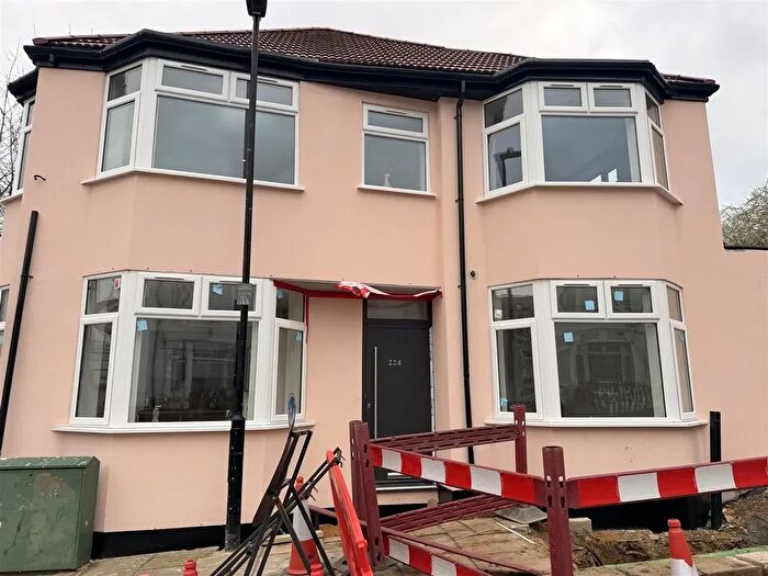 3 Bedroom Terraced House To Rent In The Avenue, London, N17