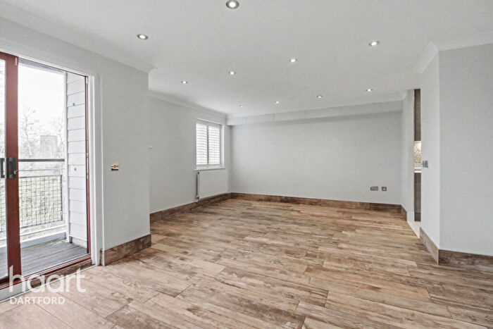 2 Bedroom Apartment For Sale In The Street, Dartford, DA4
