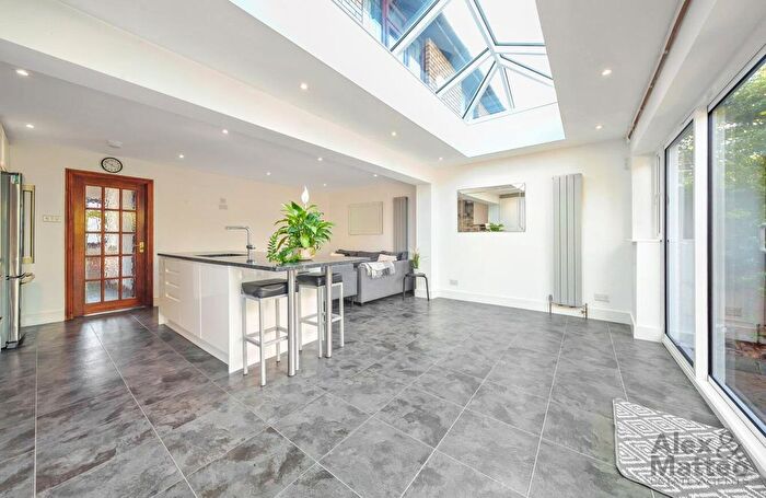 3 Bedroom Property To Rent In Simms Road, Bermondsey, SE1