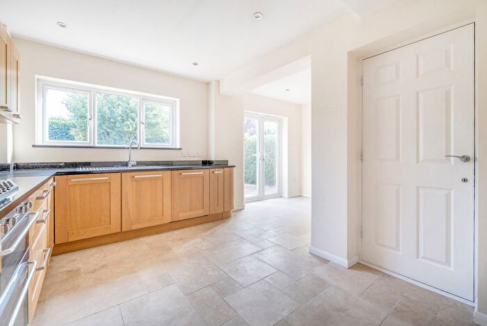 4 Bedroom Detached House For Sale In Amberley Drive, Twyford, Reading, Berkshire, RG10