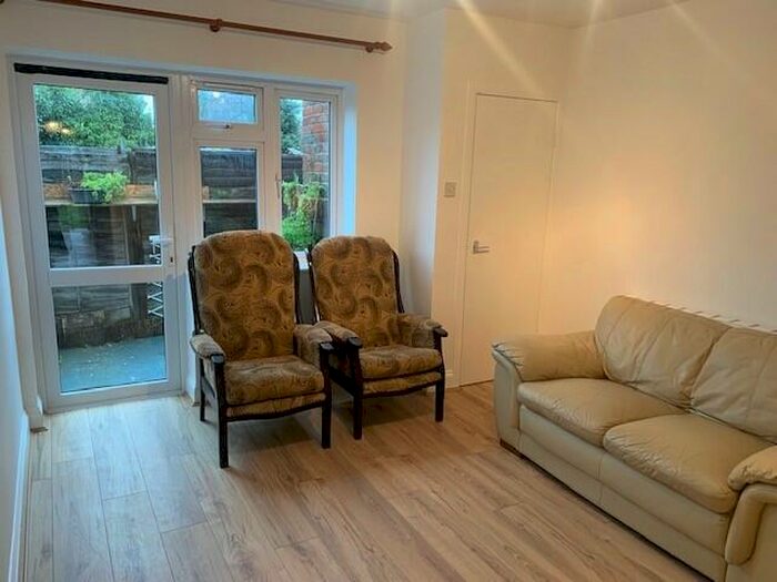 1 Bedroom Flat To Rent In Friern Barnet Road, Friern Barnet, N11