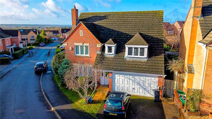 4 Bedroom Detached House For Sale In Woodavon Gardens, Thatcham, Berkshire, RG18