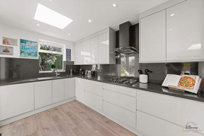 5 Bedroom Detached House For Sale In Willington Street, Maidstone, ME15