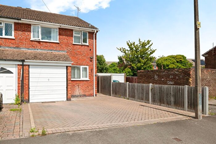3 Bedroom Semi Detached House For Sale In Whitewood Way, Worcester, WR5