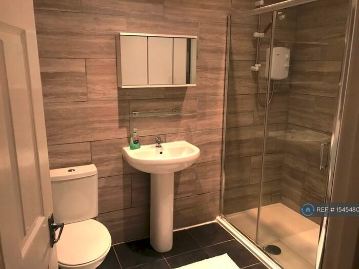 1 Bedroom Detached House To Rent In High Street, Horley, RH6