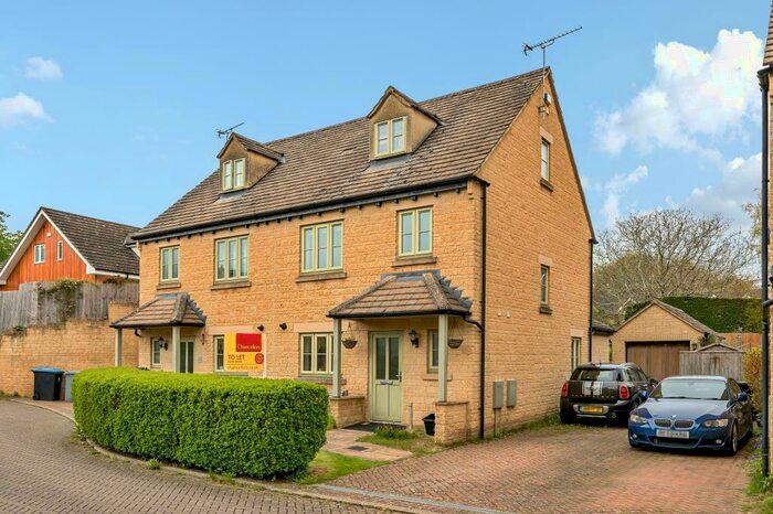 4 Bedroom Semi-Detached House To Rent In Chipping Norton, Oxfordshire, OX7