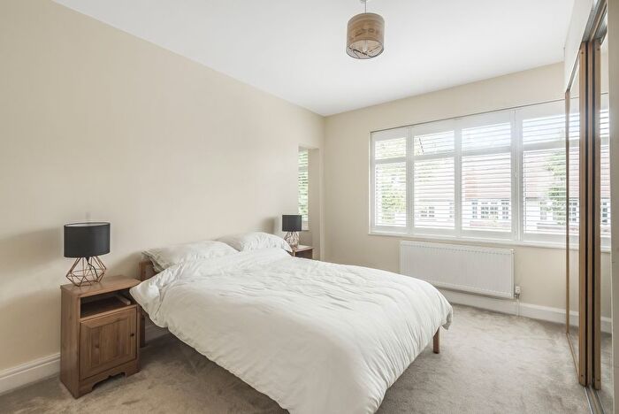 2 Bedroom Flat To Rent In Godley Road, London, SW18