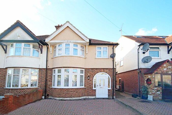 3 Bedroom Semi Detached House To Rent In Meadow Waye, Hounslow, TW5