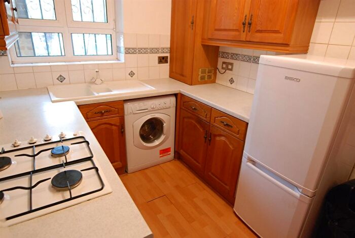 1 Bedroom Flat To Rent In Lenthall Road, London, E8
