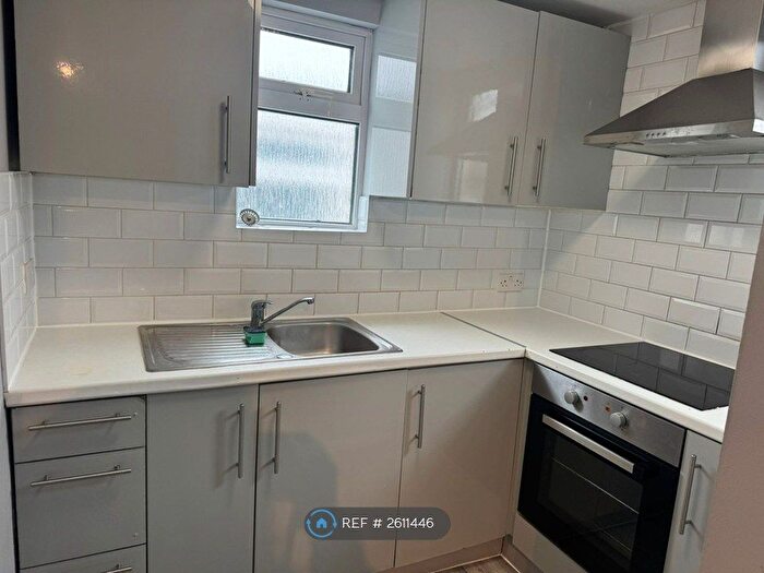 2 Bedroom Flat To Rent In Hallswelle Road, London, NW11