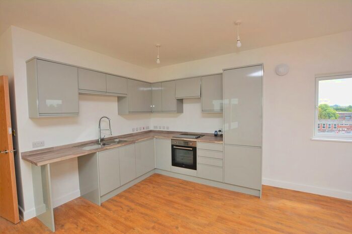 2 Bedroom Flat To Rent In Albany Road, Sittingbourne, ME10