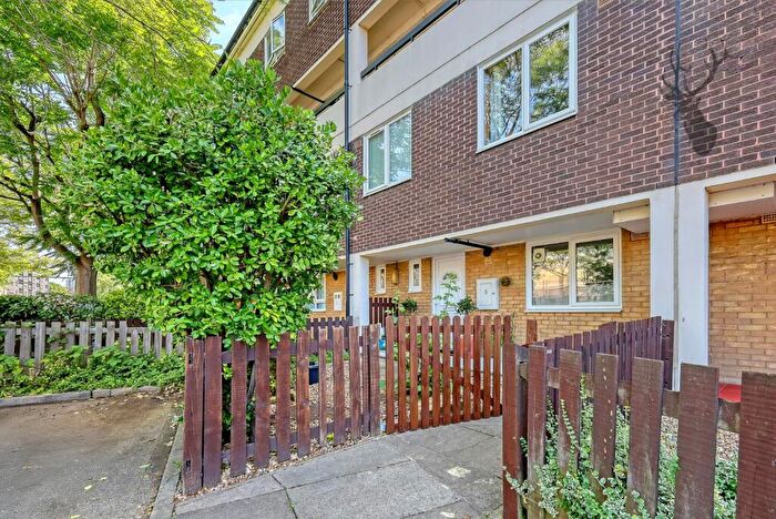 3 Bedroom Duplex For Sale In Sheffield Square, Bow, E3