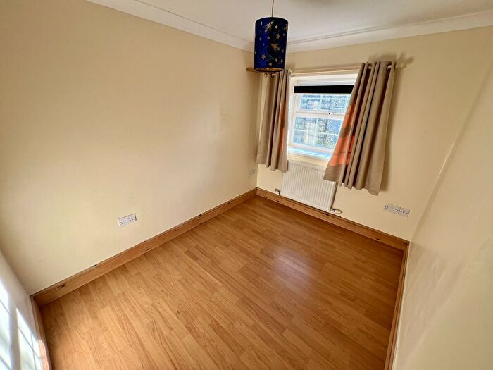 2 Bedroom Flat To Rent In Wellfield Road, Carmarthen, Carmarthenshire, SA31