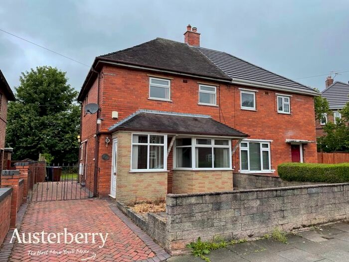 3 Bedroom Semi-Detached House To Rent In Finstock Avenue, Blurton, Stoke-On-Trent, ST3