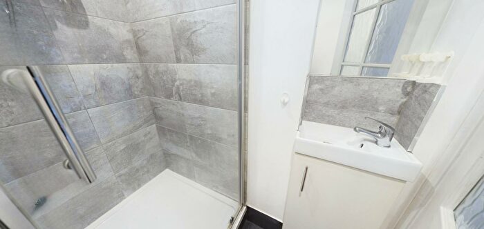 2 Bedroom Apartment To Rent In Henry Close, Enfield, EN2