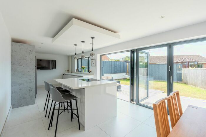 4 Bedroom Detached Bungalow For Sale In Jubilee Drive, Failand, Bristol, Somerset, BS8