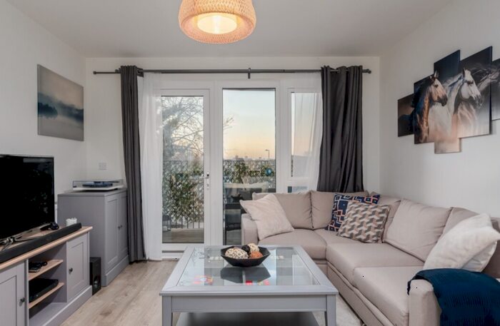 2 Bedroom House To Rent In Cricklewood Lane, London, London, NW2