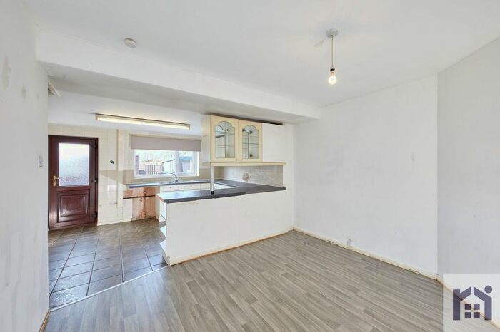 3 Bedroom Semi-Detached House For Sale In Chapel Lane, Coppull, PR7