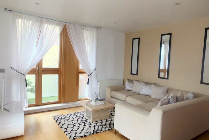 2 Bedroom Flat To Rent In Watermans Place, Wharf Approach, Leeds, LS1