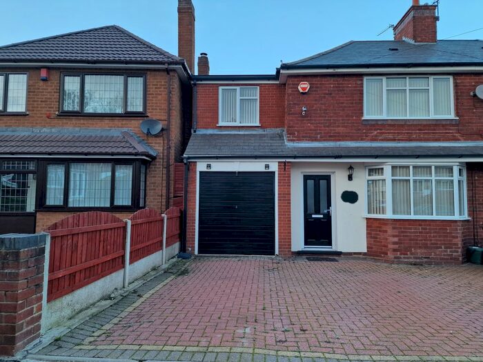 4 Bedroom Semi-Detached House To Rent In Braden Road, Wolverhampton, WV4