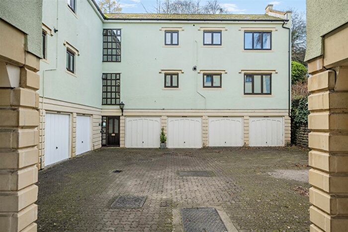 2 Bedroom Flat For Sale In Dapps Hill, Keynsham, Bristol, BS31