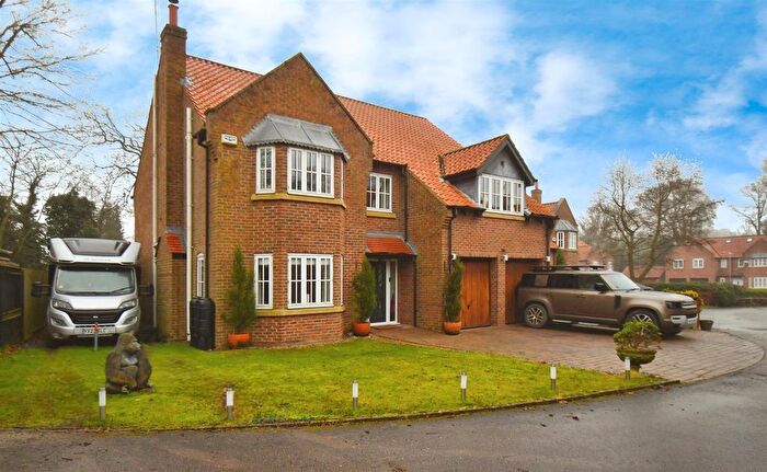 6 Bedroom Detached House For Sale In Woodland Rise, Sproatley, Hull, HU11