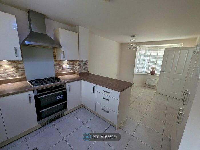 4 Bedroom Detached House To Rent In Croxden Gardens, Bedford, MK40