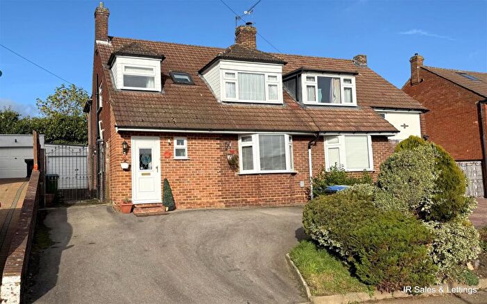 3 Bedroom Semi-Detached House For Sale In Cranfield Crescent, Cuffley, EN6