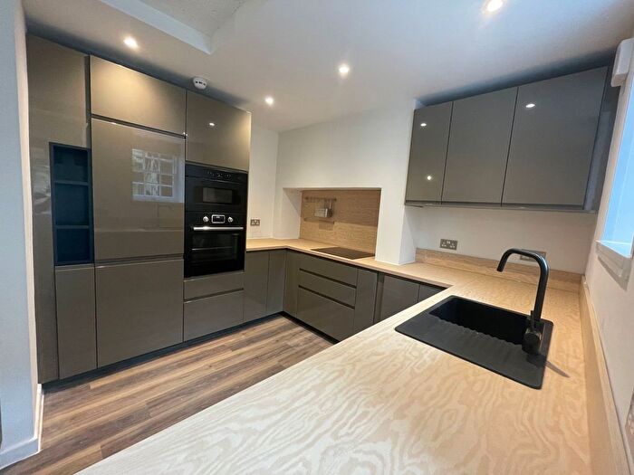 2 Bedroom Flat To Rent In Richmond Road, Exeter, EX4