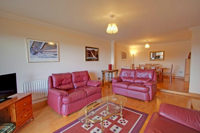 2 Bedroom Flat To Rent In Mizzen House, Lock Approach, Port Solent, PO6