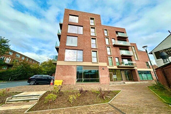 2 Bedroom Flat To Rent In Hope Square, Altrincham, WA14
