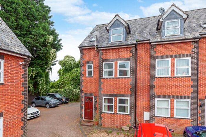 3 Bedroom Town House To Rent In Berrymoor Road, Banbury, OX16