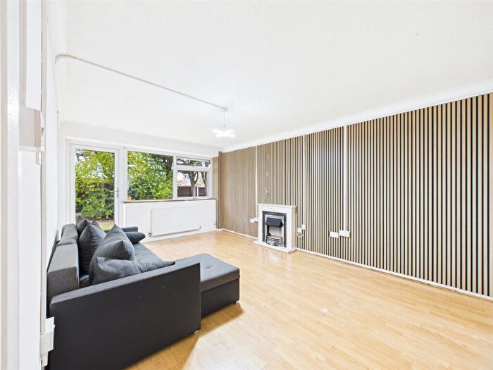 2 Bedroom Flat To Rent In Manor Road, Romford, RM1