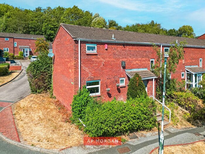 3 Bedroom End Terrace House For Sale In Yarningale Close, Oakenshaw, Redditch, Worcestershire, B98
