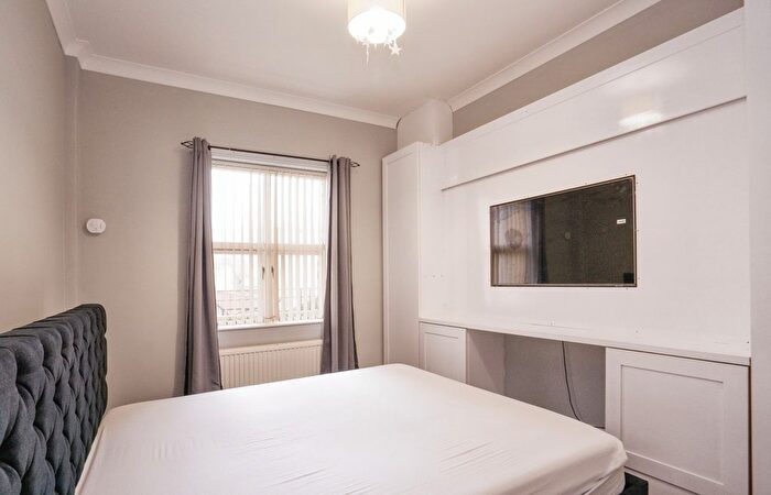 1 Bedroom Flat To Rent In Prince Of Wales Apartments, Esplanade, Scarborough, North Yorkshire, YO11