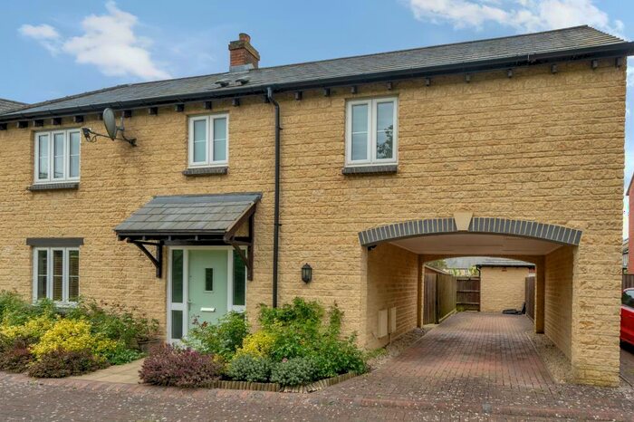 3 Bedroom Semi-Detached House To Rent In Woodstock, Oxfordshire, OX20