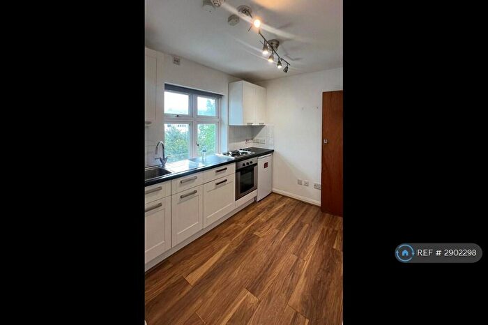 Studio To Rent In Hendon Way, London, NW2