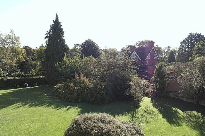 2 Bedroom Flat To Rent In Bath Road, Taplow, SL6