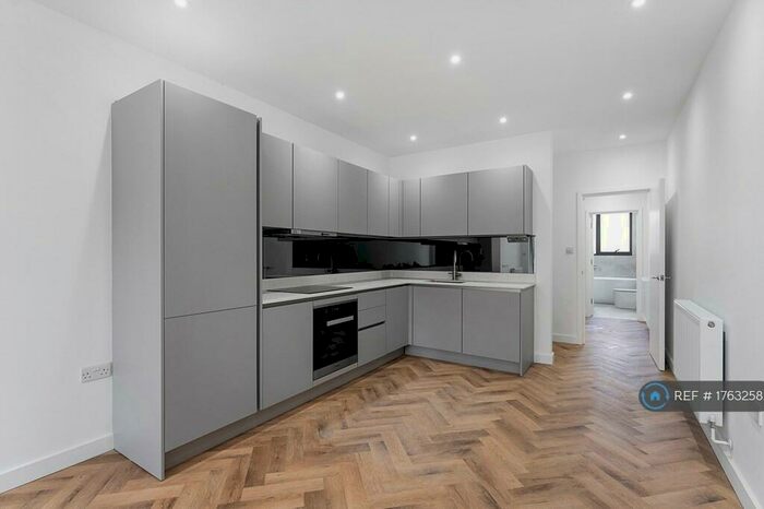 2 Bedroom Flat To Rent In High Street, London, E11