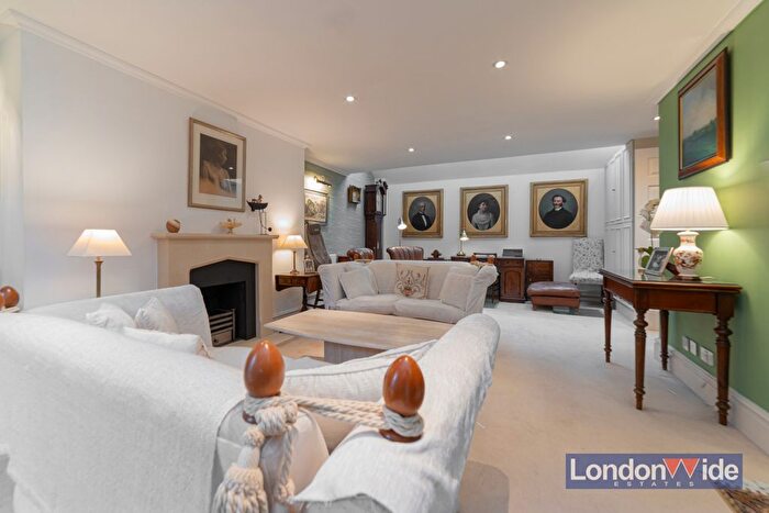 3 Bedroom Mews To Rent In Elnathan Mews, Lilttle Venice, W9