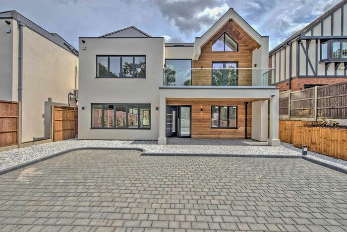 5 Bedroom Detached House To Rent In Vine Lane, Hillingdon, UB10