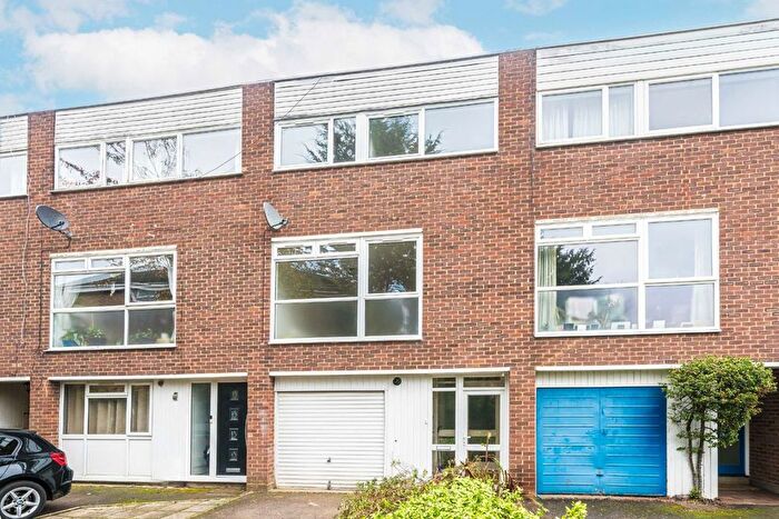 4 Bedroom Property To Rent In Avebury Park, Lovelace Gardens, Surbiton, KT6