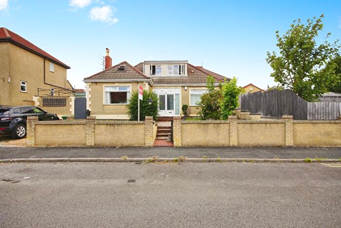 4 Bedroom Bungalow For Sale In Teewell Avenue, Staple Hill, Bristol, BS16