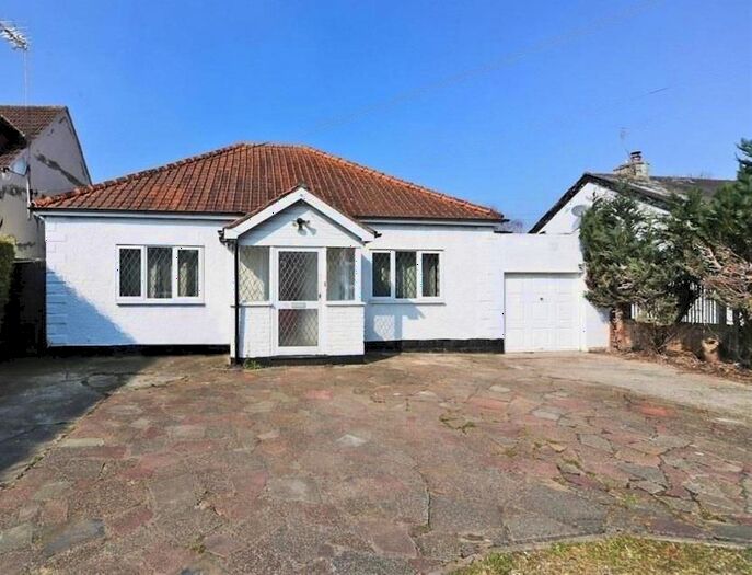 5 Bedroom Detached House To Rent In Wraysbury, Berkshire, TW19