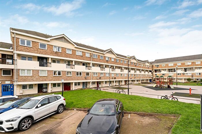 3 Bedroom Maisonette To Rent In Stocksfield Road, Walthamstow, London, E17