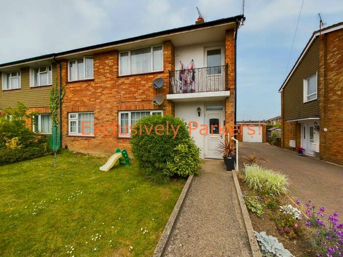 2 Bedroom Maisonette To Rent In Salcombe Crescent, Totton, SO40