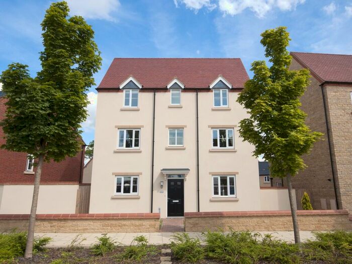 4 Bedroom Detached House To Rent In Whitelands Way, Bicester, OX26