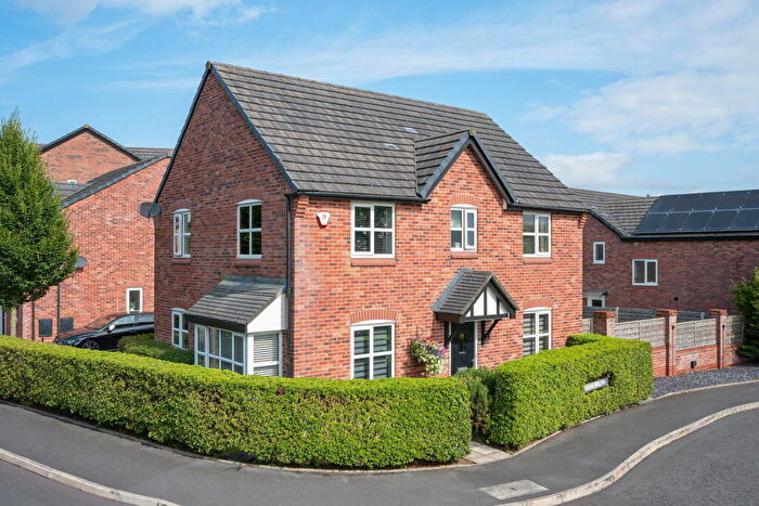 4 Bedroom Detached House For Sale In Chantler Lane, Radcliffe, Manchester, M26