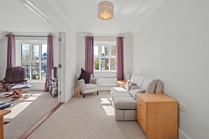 2 Bedroom Flat To Rent In Complins Close, Oxford, OX2