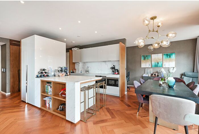 3 Bedroom Flat To Rent In New Union Square, London, SW11